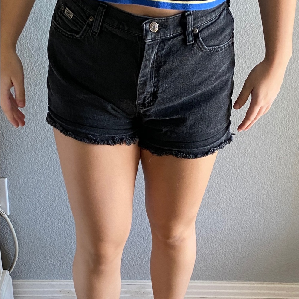 lee black cutoff shorts